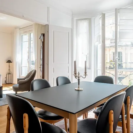 Veeve - Illuminating Light * Parijs